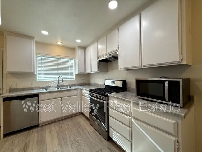 Photo - 405 S 6th St
