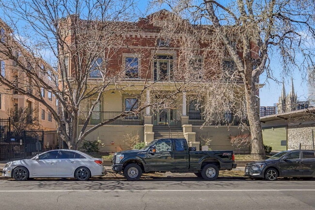 Building Photo - Adorable Studio in 1909 Building! Heart of Capitol Hill Unit 103