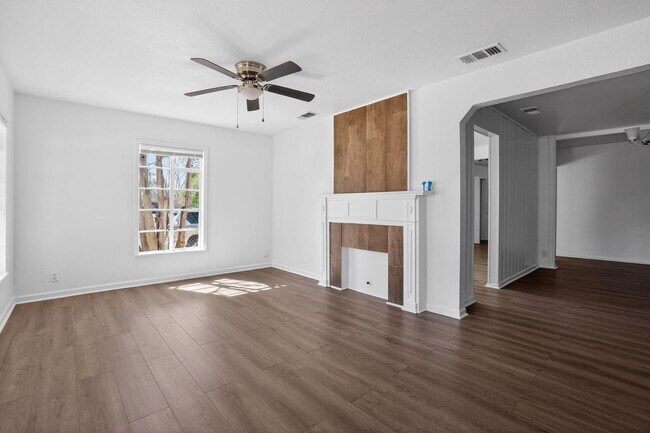 Photo - **50% Off First Month's Rent!**Newly Renovated 3 Bed / 2 Bath Home with Hardwood Floors & Spaciou...