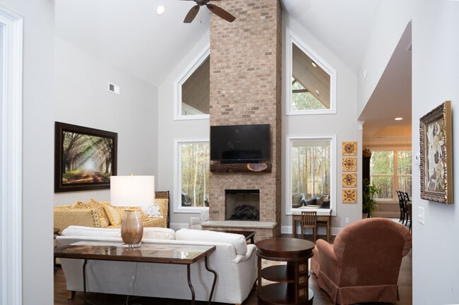 Photo - 621 Country Creek Ln