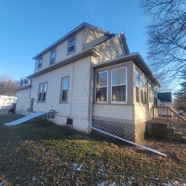 Building Photo - 445 N Plum St