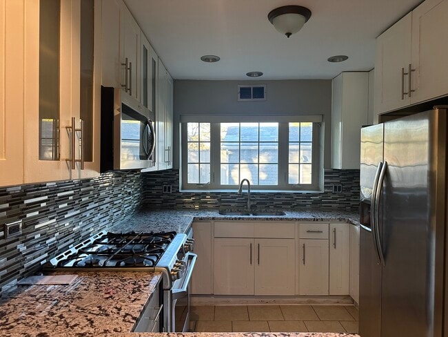 Photo - 1600 W 55th St