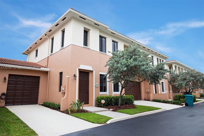 Building Photo - 2412 Venetian Way