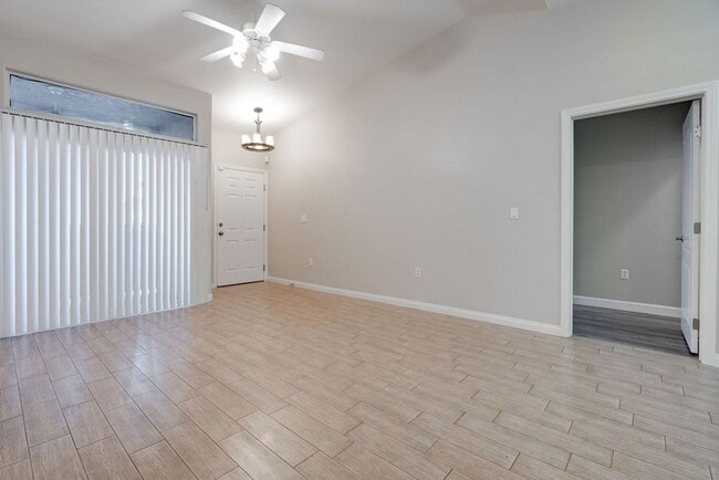 Photo - 2305 W Horizon Ridge Pkwy House