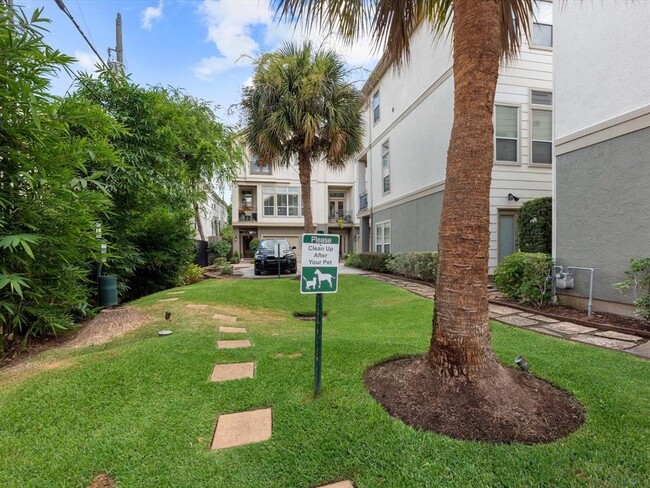 Building Photo - 625 Hartman St