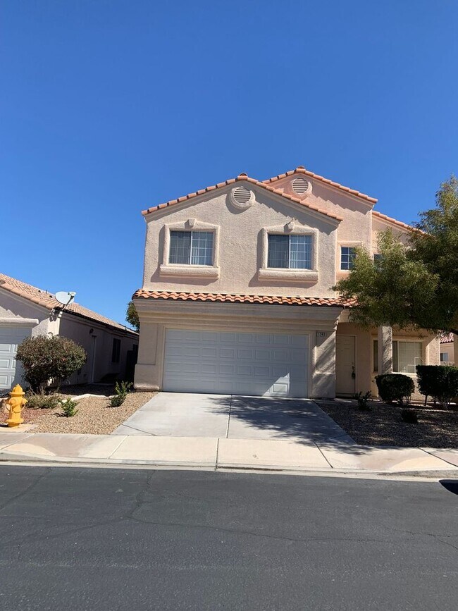 Building Photo - GREAT HOME WITH PANORAMIC VIEW IN SEVEN HI...