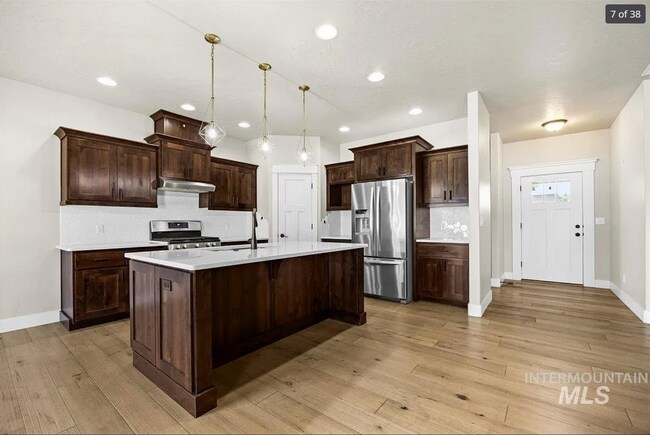 Photo - 337 Orchid Ave