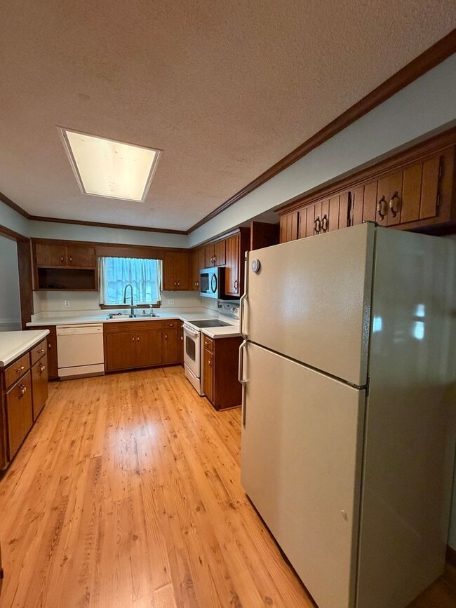 Photo - Spacious 3 Bedroom, 2 Bath Home on Over an Acre – Lawn Care Included!