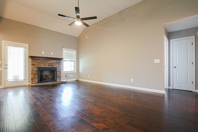 Photo - Pet Friendly Three Bedroom!