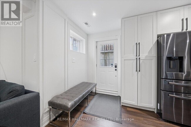 Photo - 312 Main St Unionville