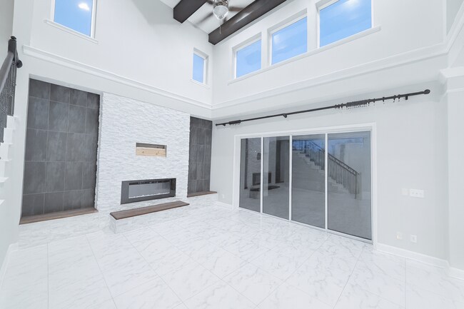 Photo - Luxury Rental in Oxford Estates