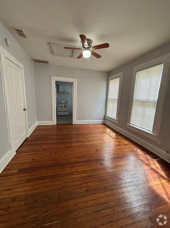 Building Photo - 315 E 37th St Unit 315 E 37th St - A Rental