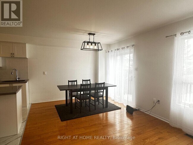 Photo - 54 Henderson Crescent