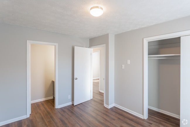 3BR, 1.5BA - 950 SF