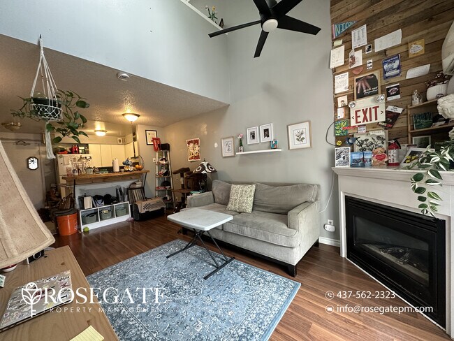 Photo - Pet-Friendly 1-Bedroom Corner Apartment with Walk-In Closet & Backyard in Kitchener Unit 29