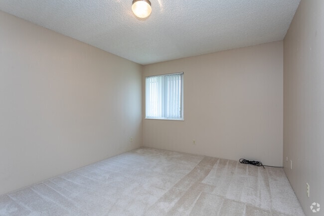 2BR, 1BA - 1100SF