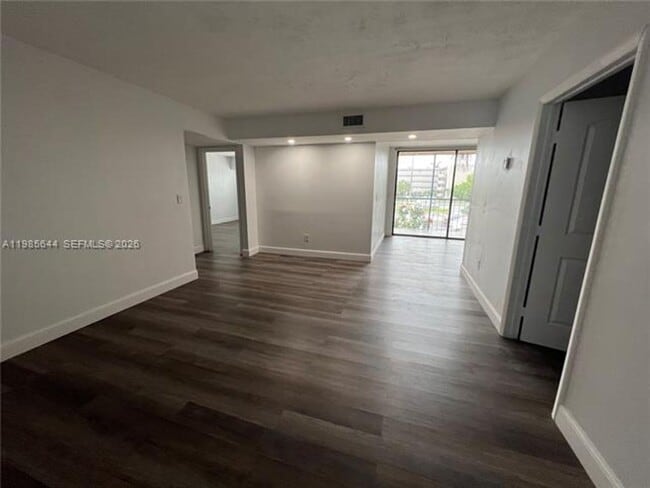 Photo - 8635 NW 8th St Unidad 8635 NW 8th St # 211