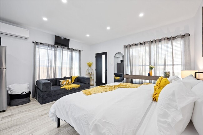 Photo - 4206 Clay St