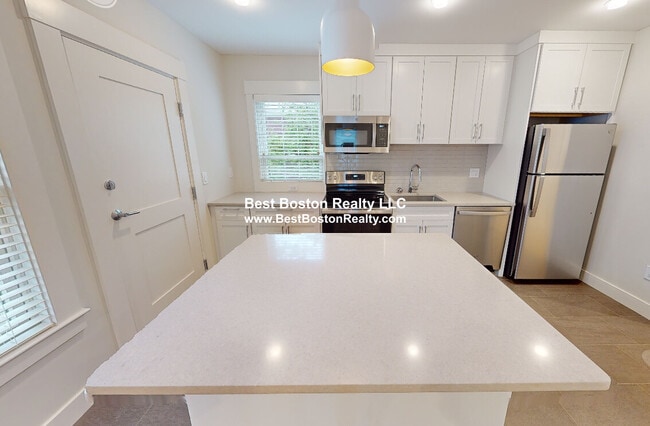 Building Photo - 208-210 Banks St. Unit 2