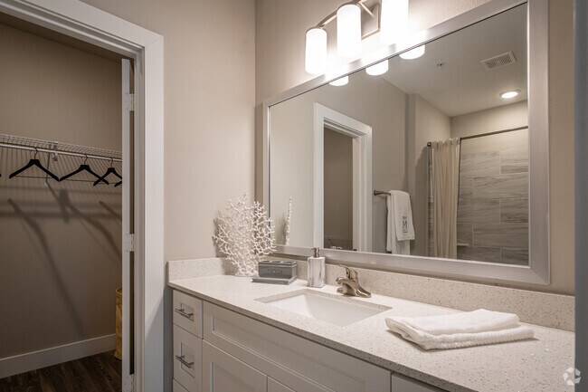 2BR, 2BA - 960SF