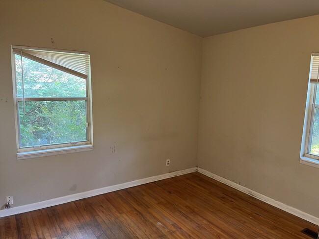 Photo - 4 bed 2 bath house- minutes from the Stadi...