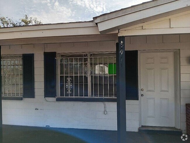 Building Photo - 9409-9411 N 9th Street, Tampa, FL 33612 Unit 9411 N 9th Street Rental