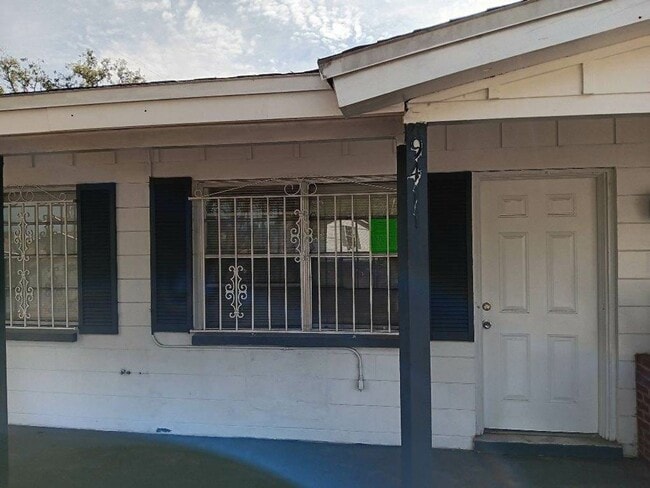 Building Photo - 9409-9411 N 9th Street, Tampa, FL 33612 Unit 9411 N 9th Street Rental
