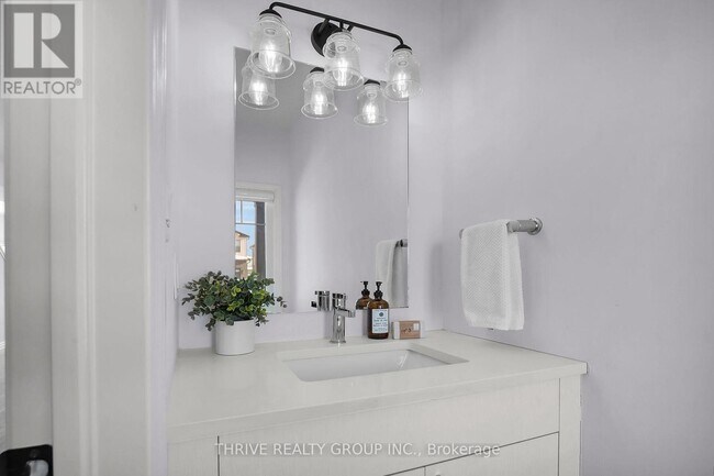 Photo - 3906 Auckland Ave.