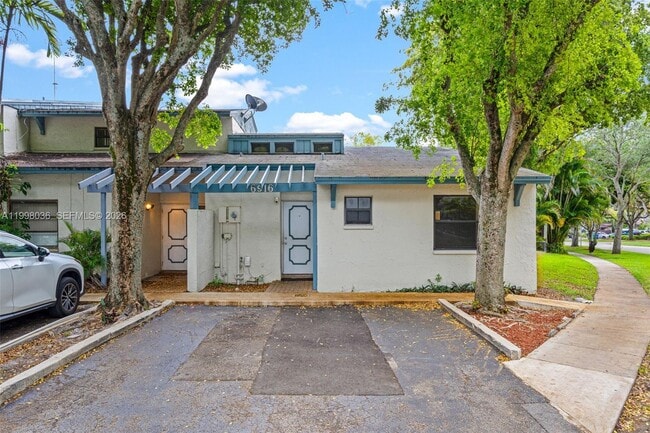 Building Photo - 6916 SW 37th St