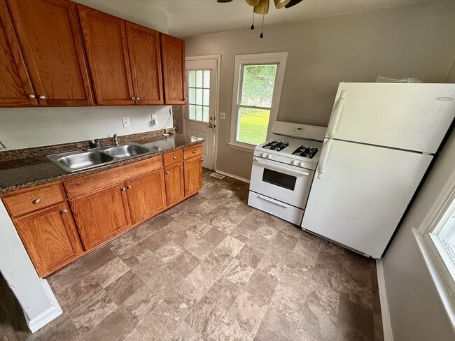 Photo - 1916 S Taft Ave