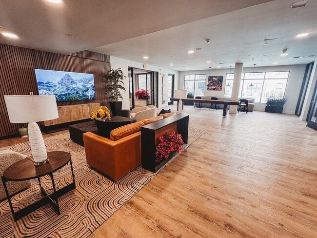 Building Photo - Maverick Place