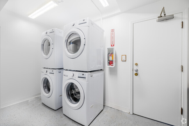 Laundry Room - The Highland at 936