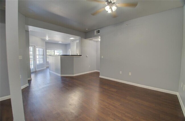 Photo - 2320 Gracy Farms Ln Unidad 712