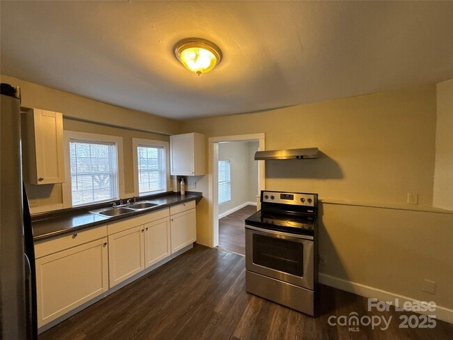 Photo - 1211 W Bank St