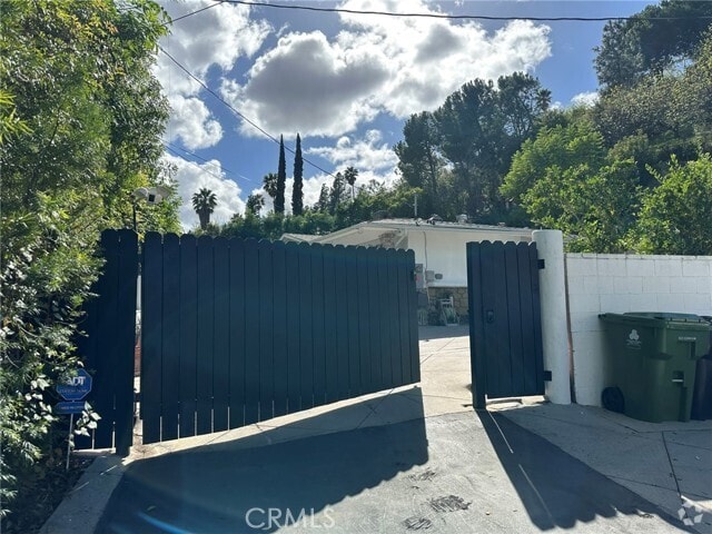 Building Photo - 4545 Alonzo Ave Rental