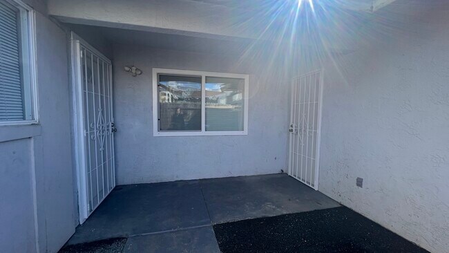 Photo - 2125 Banyan Way