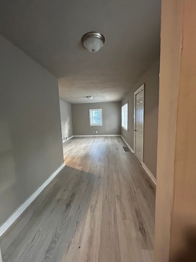 Photo - RENT THIS 2 BEDROOM ON A QUIET BLOCK!