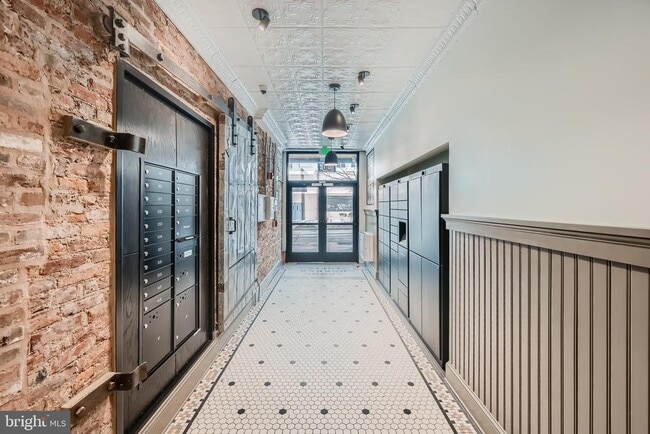 Building Photo - 303 N Howard St Unit 204