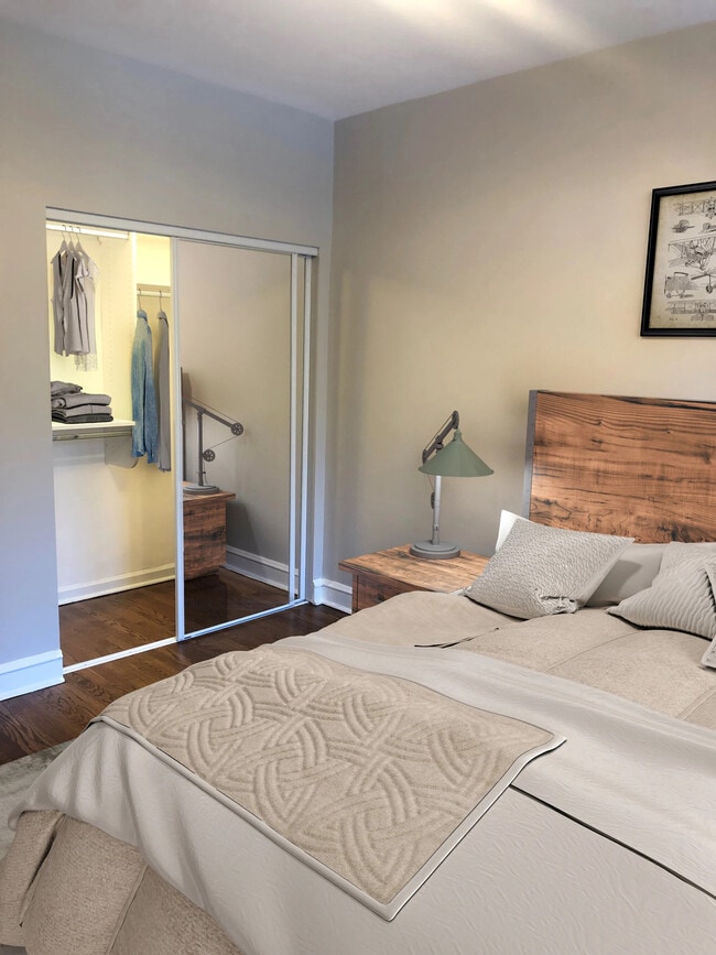 Photo - 2226 N Kenmore Ave