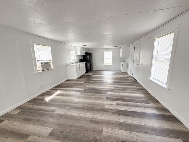 Photo - 1594 Dixon Rd