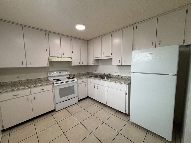 Photo - 2409 E 10th St Unit A