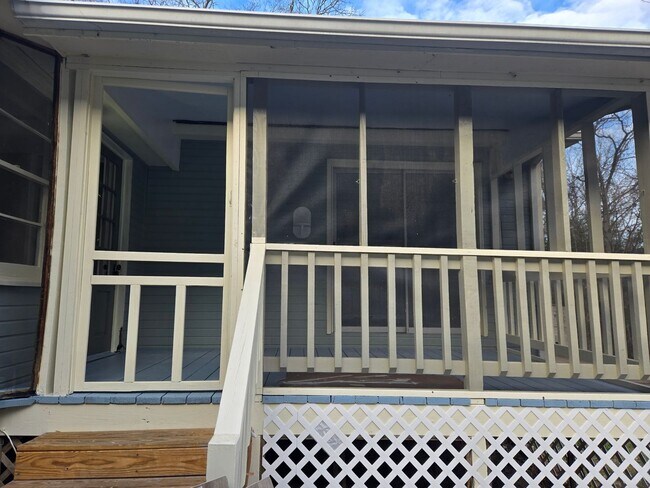 Photo - 3 Bedroom House in East Brainerd TN; ALL UTILITIES INCLUDED!