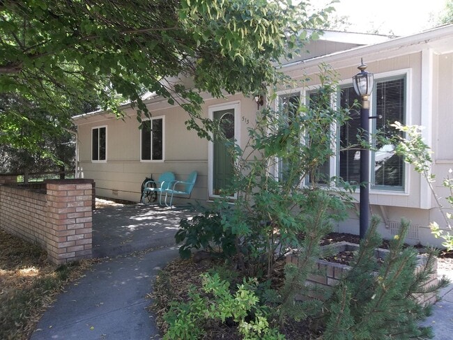 Building Photo - Charming Ranch Home Near the Foothills