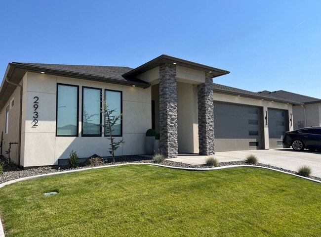 Building Photo - 2932 Tarragon Ave