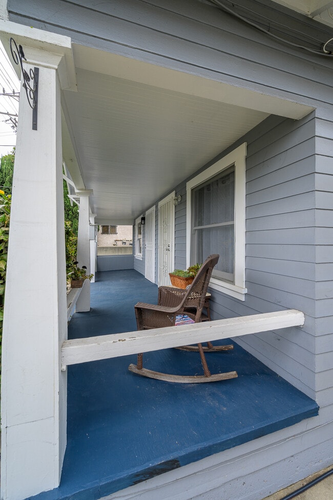Porch - 931 S Grand Ave Unit 933