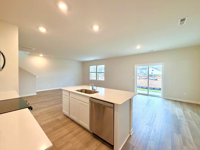 Photo - 913 Moray Ln