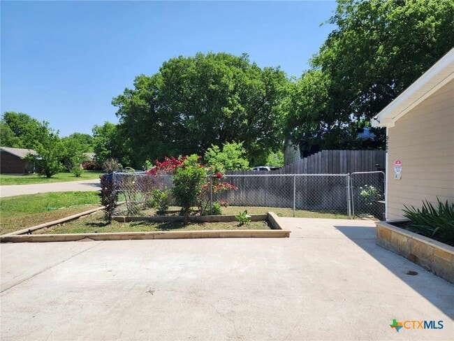 Photo - 922 Ashwood Dr