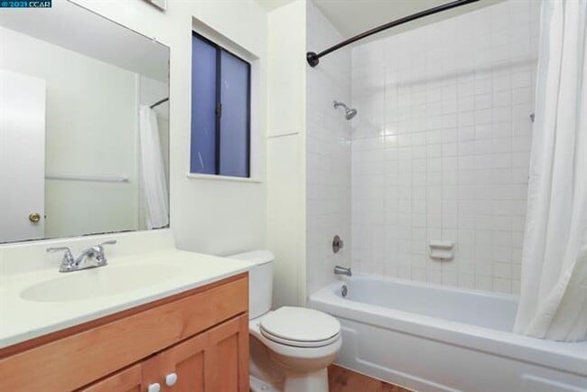 Photo - 3 bedroom 2.5 bathroom townhome w/ 1 car garage in desirable Pleasant Hill neighborhood.