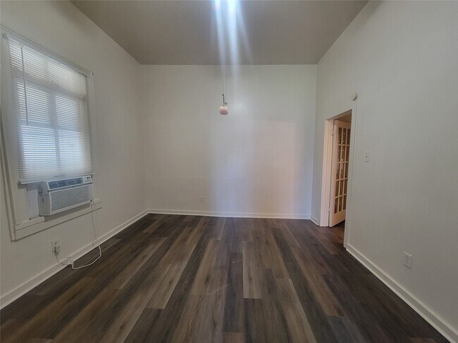 Photo - 1910 Ave N Ursuline St Unit 2