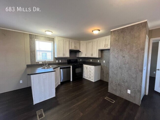 Photo - 683 W Mills Dr